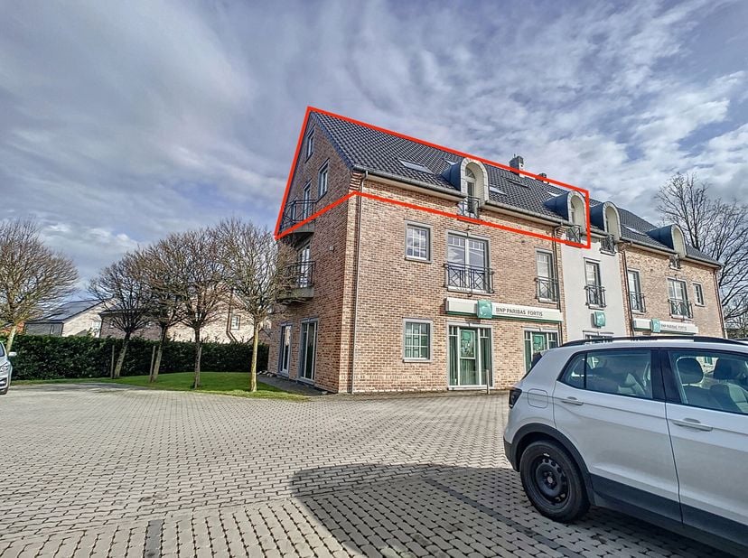 En plein centre de Beaufays avec vue sur le Golf, ne manquez pas ce beau duplex de 150 m2 aux deux derniers étages de la Résidence. Il se compose d&#039;un