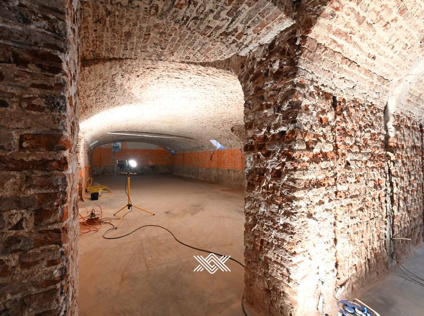 In Edelhof, een volledig gerenoveerd stadspaleis uit 1759, pal in het hart van Gent, wacht deze multifunctionele, polyvalente ruimte van liefst 382 m²