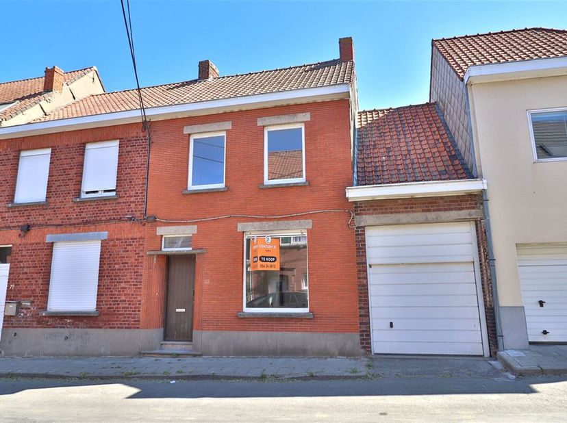 Deze woning werd reeds grotendeels onder handen genomen, nog een kleine inspanning en deze gezinswoning is klaar voor bewoning.&lt;br /&gt;
Ingedeeld als vo