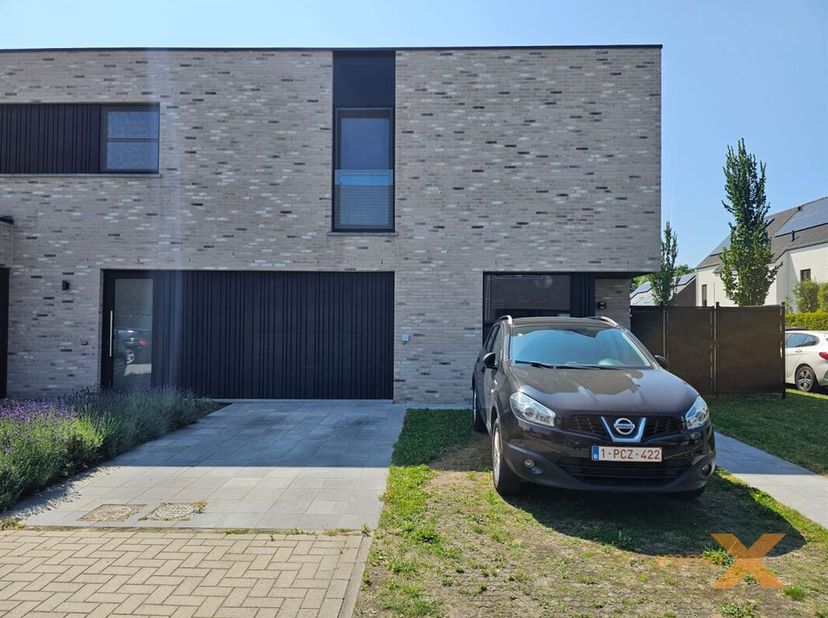 ***BEZOEKMOMENT VOLZET*** PRACHTIGE GROTE TRENDY BEN-WONING (bijna energie-neutraal), gelegen op boogscheut van centrum Eeklo. Woning bestaande uit: G