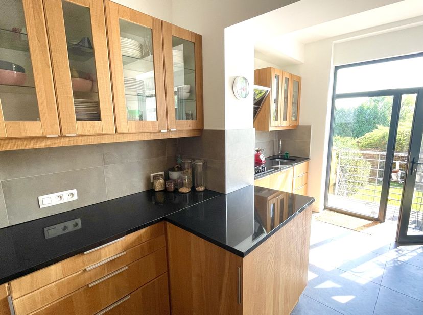 Uniek appartement gelegen in het hart van Dilbeek! Het appartement is instapklaar en beschikt over twee verdiepingen.&lt;br /&gt;
Het appartement is zeer ru