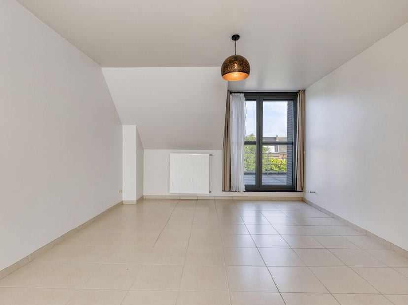 À vendre: &lt;br /&gt;
Disposition: &lt;br /&gt;
Rez-de-chaussée:&lt;br /&gt;
- hall d&#039;entrée commun&lt;br /&gt;
- escalier&lt;br /&gt;
- ascenseur&lt;br /&gt;
Étage 2:&lt;br /&gt;
- entrée&lt;br