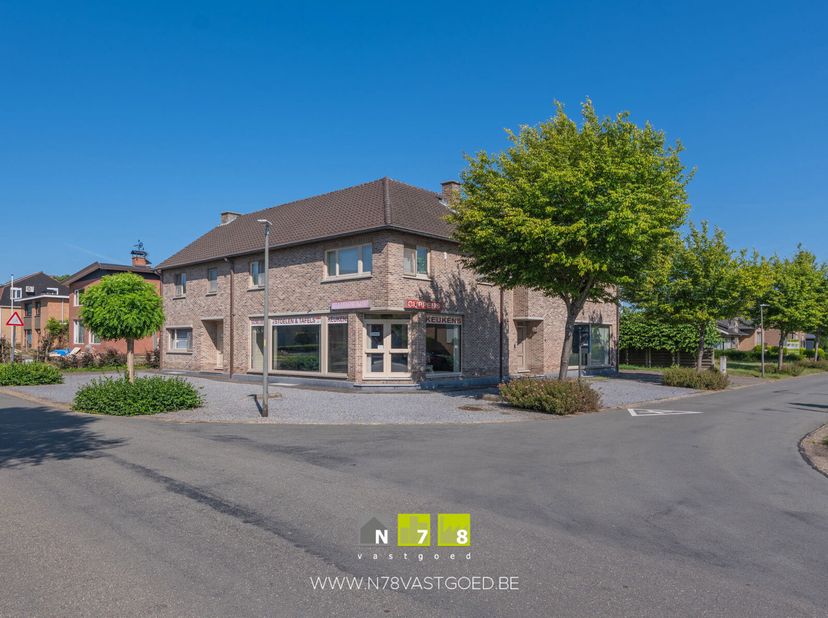 Bien professionnel à vendre
                    à 3680 Neeroeteren
