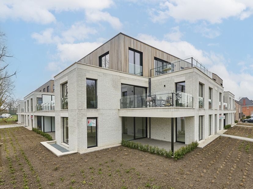 Dit gelijkvloerse appartement bevindt zich in Residentie Melotte te Eksel.&lt;br /&gt;
De appartementen zijn gebouwd in een U-vorm op een perceel van 34 are