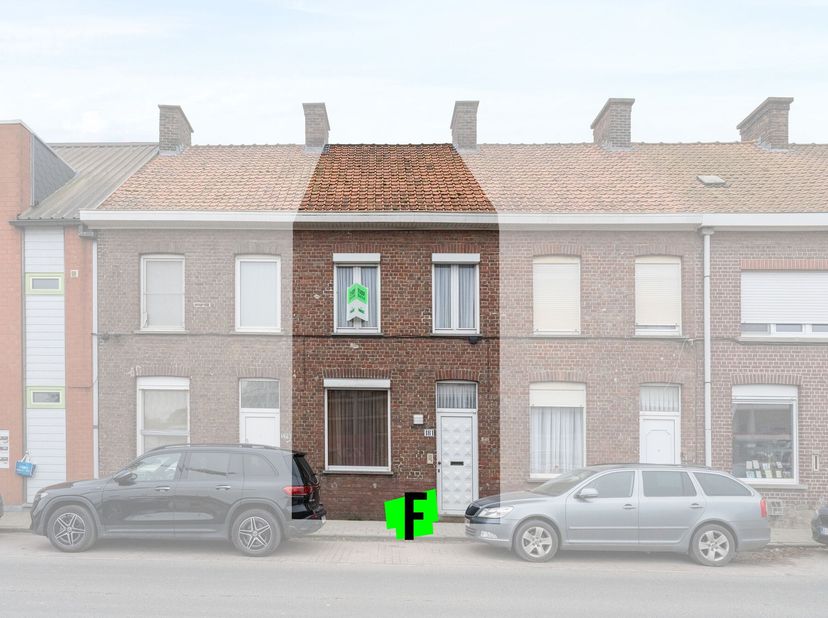 Nabij het centrum van Roeselare bevindt zich deze te renoveren woning. Zo liggen scholen, winkels, openbaar vervoer, sportcentra en belangrijke invals