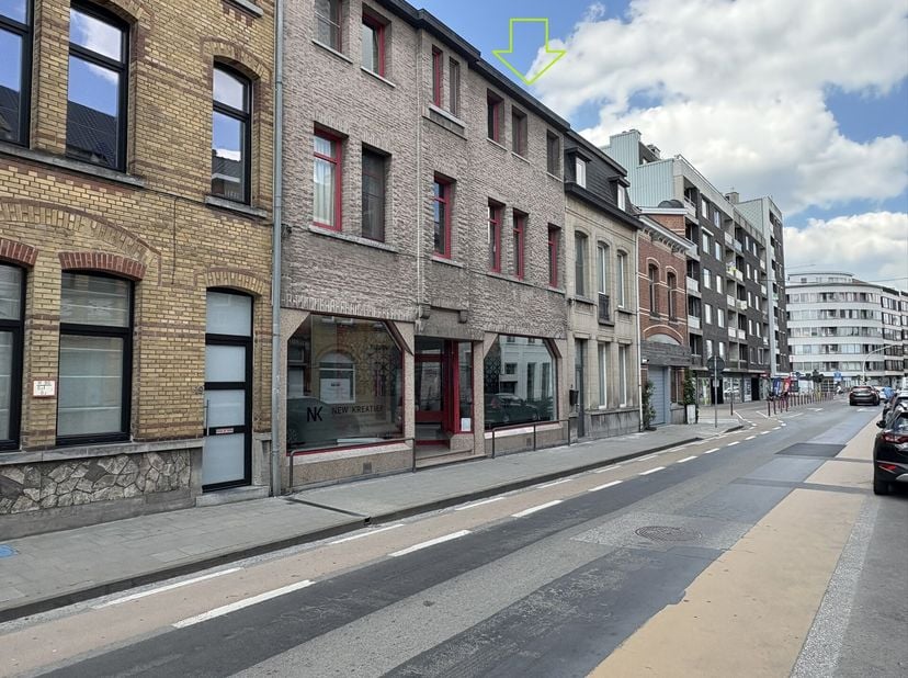 Functionele studio met centrale ligging in Deinze, op wandelafstand van het station.&lt;br /&gt;
De studio omvat een compacte leefruimte, slaaphoek, een een