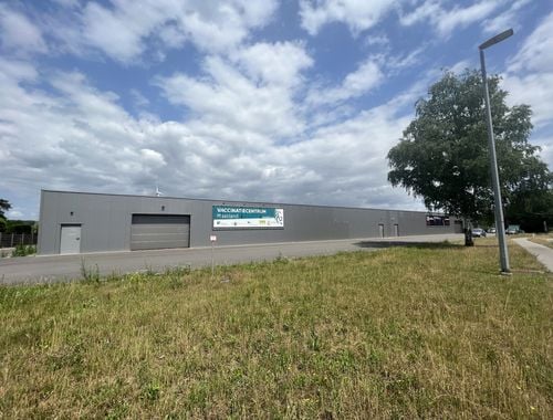                                         Bâtiment d’entreprise à louer à Dilsen-Stokkem, € 3.300
