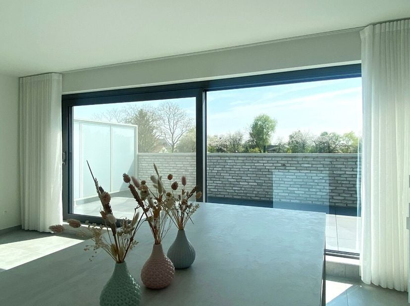 Zeer energiezuinig en instapklaar duplexappartement met 3 (4) slaapkamers en terras te Rummen (Geetbets). Voor meer info ga naar https://www.era.be/nl