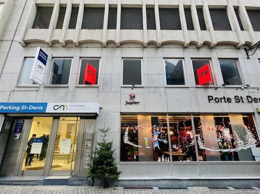 OPTION ***** En plein coeur de Liège, une surface de deux bureaux (39,25m2)+(24,60m2) avec wc. Elle se situe idéalement à la fois en bordure du piéton