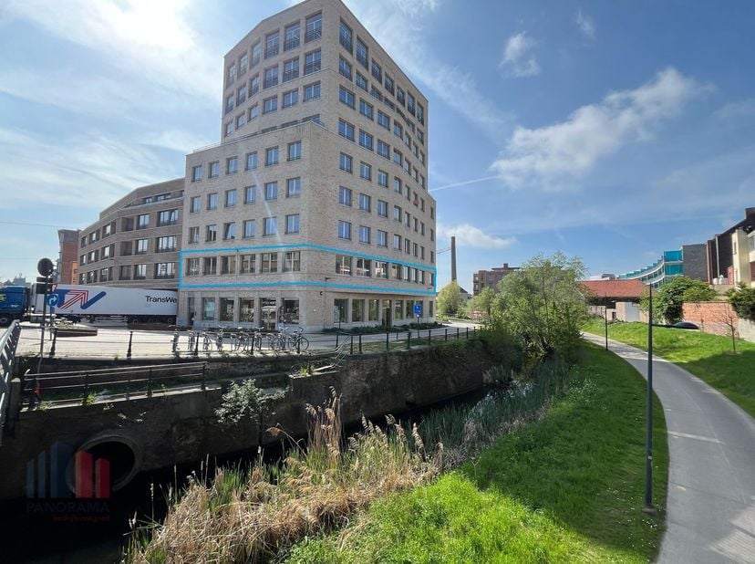 Dit nieuwbouwproject &#039;Keizerpoort&#039; te Ledeberg is gelegen op een uitmuntende locatie, langsheen de stadsring en heeft bij gevolg een zeer vlotte verbi