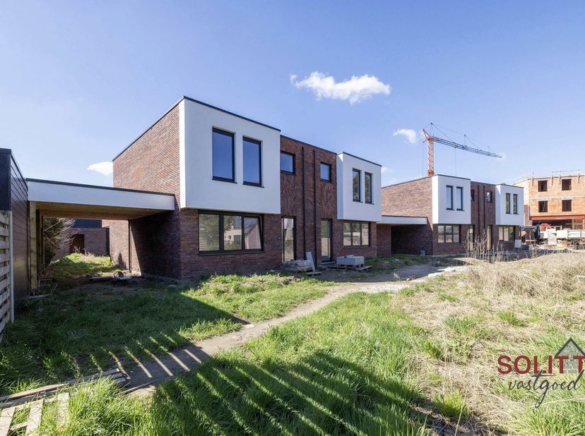 Prachtige nieuwbouwwoning met o.a. 3 slaapkamers waar u als koper de keuze hebt in afwerking. Goede rustige ligging nabij het centrum van Nijlen. Mode