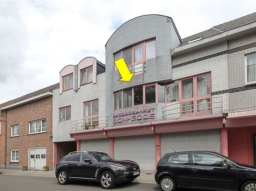 Bezichtigingen kunnen enkel na invullen huuraanvraag op www.immodyck.be.  Telefonisch afspraken maken is NIET mogelijk.&lt;br /&gt;
Appartement op de 1e ver