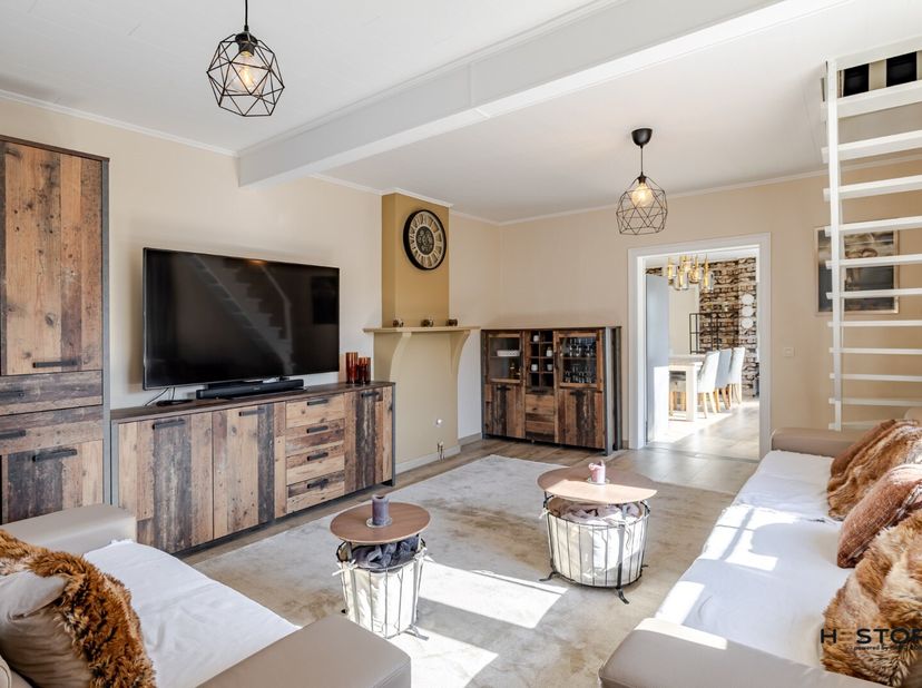 Bent u op zoek naar een instapklare woning in een rustige omgeving te Stekene? Dan is dit zeker iets voor u.&lt;br /&gt;
Deze woning bevindt zich in een rus