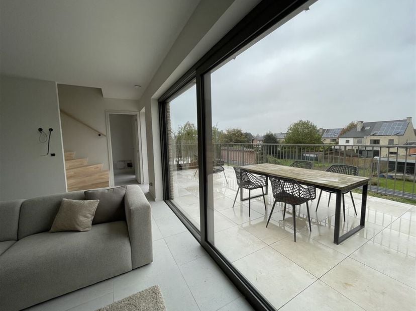 Dernière chance: 6 % de TVA sur votre nouveau duplex!&lt;br /&gt;
Cette opportunité est rare. Charmant duplex moderne et luxueux, avec une TVA de 6 % si l&#039;a