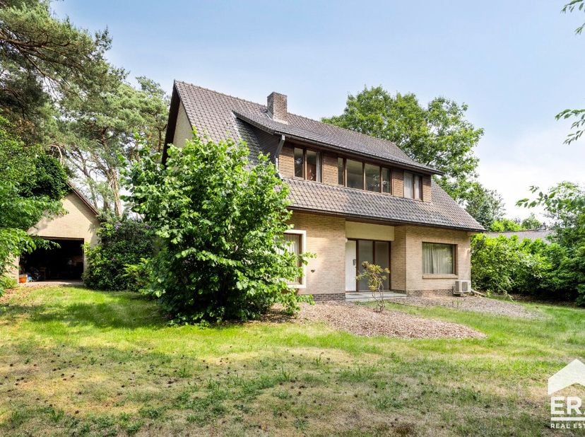 [[ DIT PAND NEEMT DEEL AAN DE ERA OPEN HUIZEN DAG OP 14/6 VAN 14:30 TOT 15:30 ]] Te renoveren vrijstaande woning te koop in Lommel! Lommel: verrassend