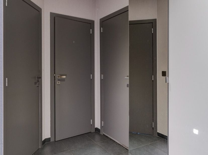 Gezellig gelijkvloers appartement met 2 slaapkamers en ruim, zonnig terras gelegen in Tongerlo centrum.Dit appartement heeft een bewoonbare oppervlakt