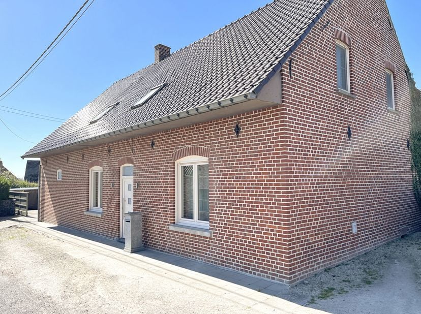 Vous rêvez d&#039;une maison spacieuse et fonctionnelle dans un cadre calme ? Découvrez cette belle propriété de 170 m² habitables, avec terrasse exposée S