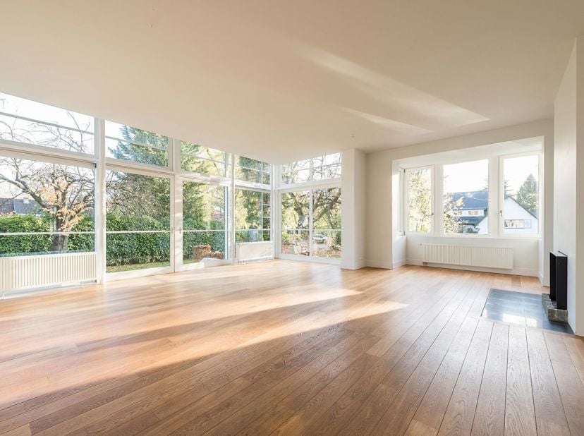 Dit charmante pand uit de jaren dertig, gelegen in de wijk Faubourg, heeft een paar jaar geleden een grondige renovatie ondergaan. Het heeft een bruto