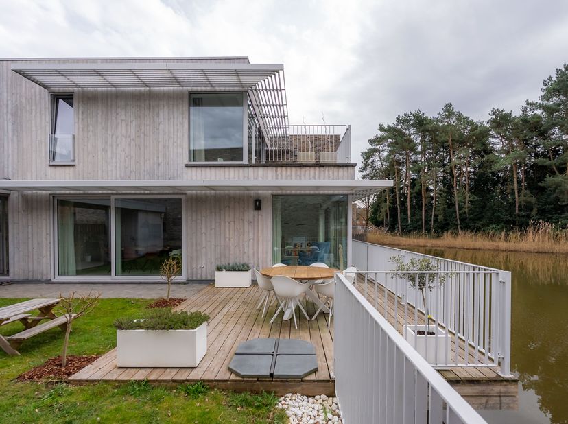 Energiezuinige woning met uniek zicht op het water&lt;br /&gt;
Op zoek naar een instapklare, energiezuinige woning op een toplocatie? Deze moderne woning (b