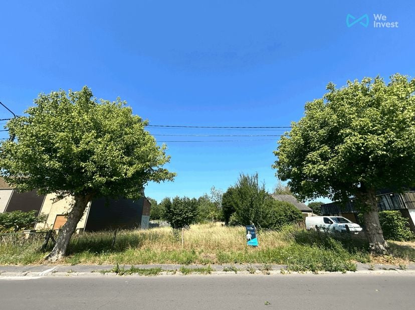 We Invest MONS vous propose ce magnifique terrain en zone à bâtir de 8a 41ca, situé dans un quartier calme et recherché. Avec une profondeur de 65 mèt