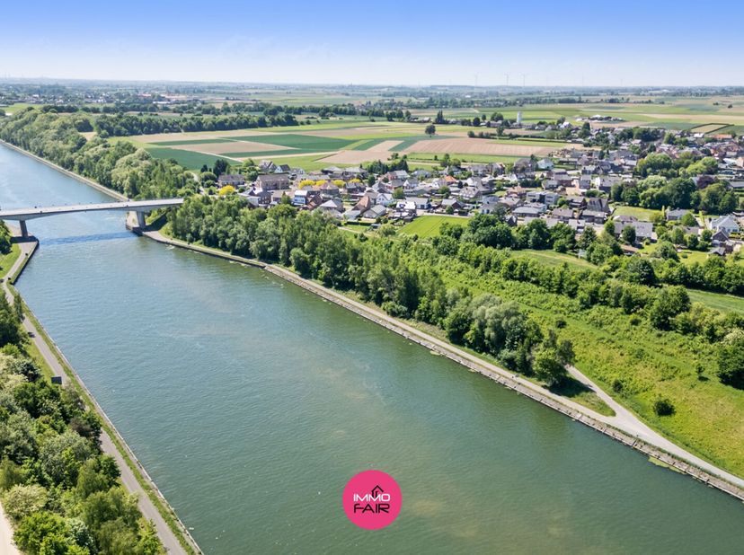 Terrain à vendre
                    à 3620 Veldwezelt