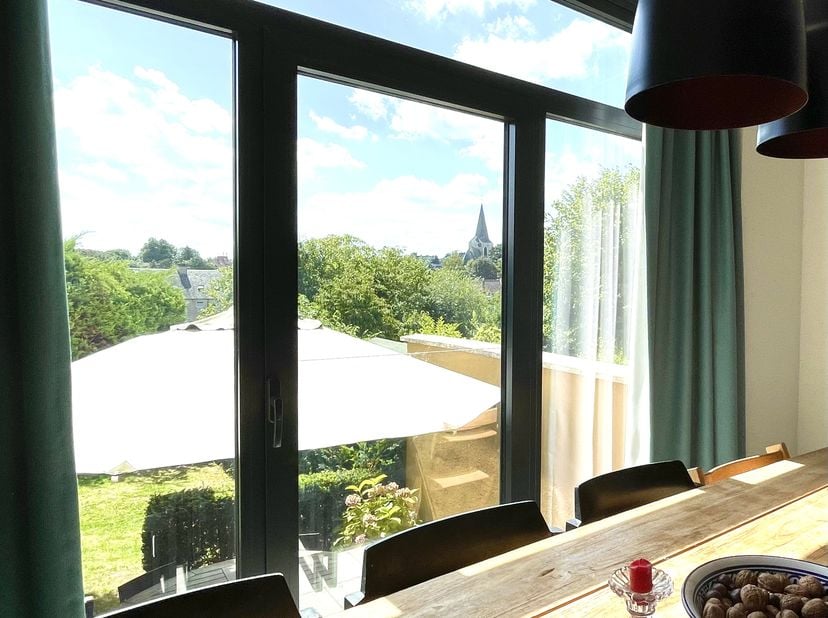 Uniek appartement gelegen in het hart van Dilbeek! Het appartement is instapklaar en beschikt over twee verdiepingen.&lt;br /&gt;
Het appartement is zeer ru