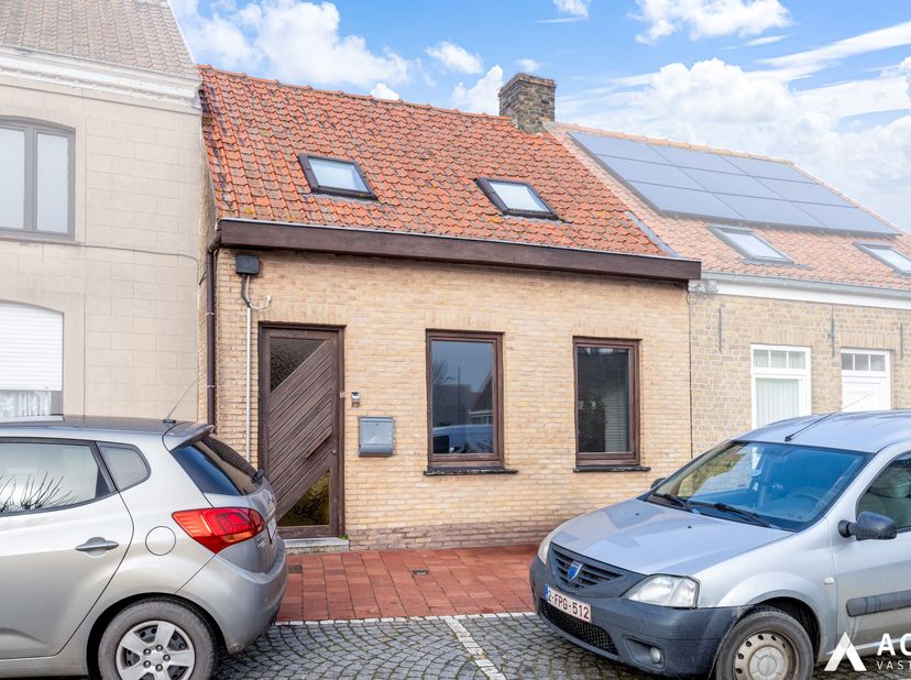 Rijwoning met twee slaapkamers en zonnige tuin aan het kanaal.&lt;br /&gt;
Deze woning is als volgt ingedeeld:&lt;br /&gt;
- Op het gelijkvloers: Inkomhal met ber