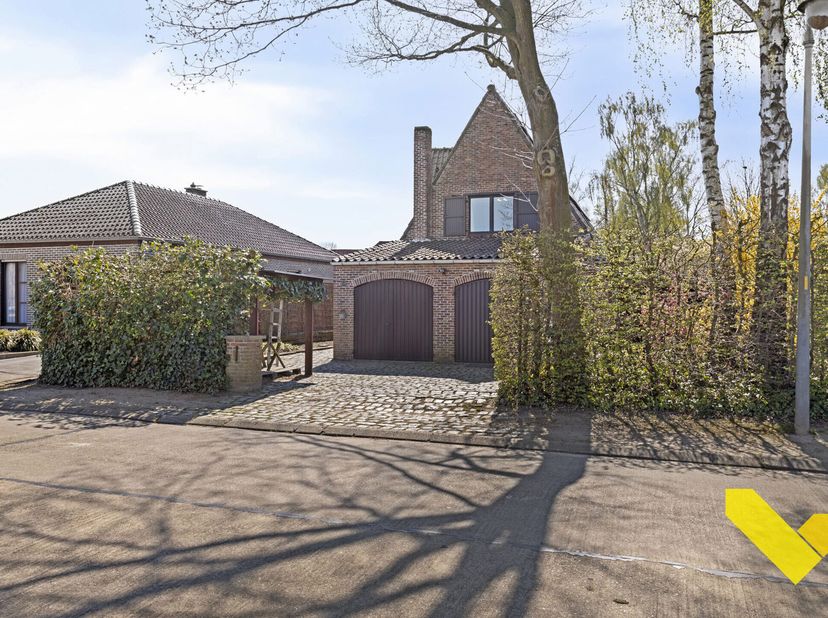Grote troeven van deze woning zijn:&lt;br /&gt;
EPC 211 - elektriciteit conform - zonnepanelen aanwezig&lt;br /&gt;
Aankoop mogelijk aan 2% registratierechten&lt;br