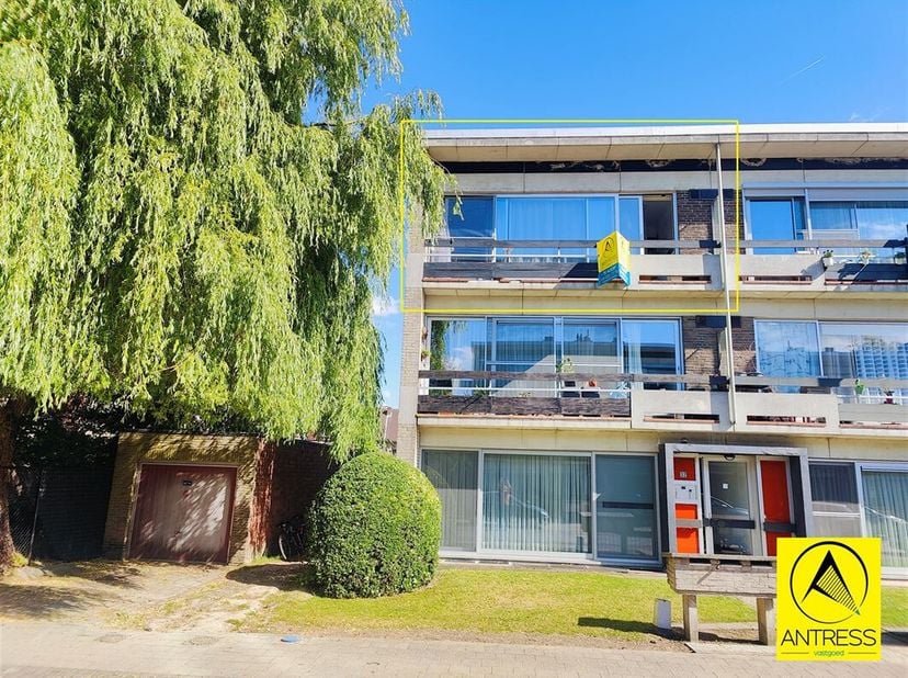 Hoekappartement te koop in rustige wijk in Kontich&lt;br /&gt;
Dit keurige hoekappartement van 85m² op de 2de verdieping met 3 slaapkamers bevindt zich in e