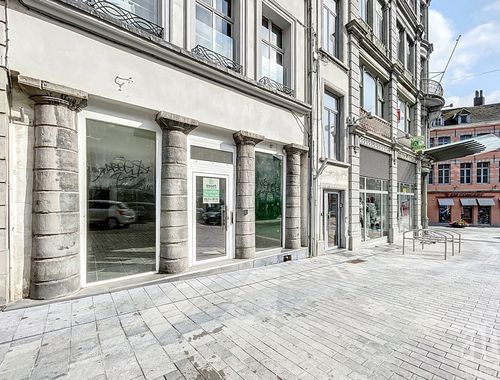                                         Rez-de-chaussée commercial à louer à Tournai, € 835
