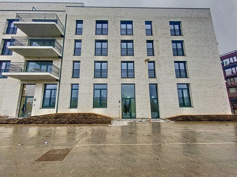 Planifiez votre rendez-vous sur www.living-stone.be&lt;br /&gt;
Appartement neuf au 3ième étage, avec terrasse et 2 chambres.&lt;br /&gt;
Il se trouve à proximité