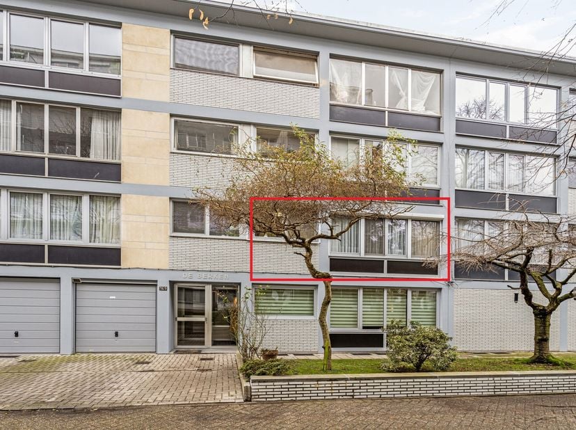 Het instapklaar appartement te koop heeft een bewoonbare oppervlakte van 65 m². Het appartement is gelegen op de eerst verdieping van een klein gebouw