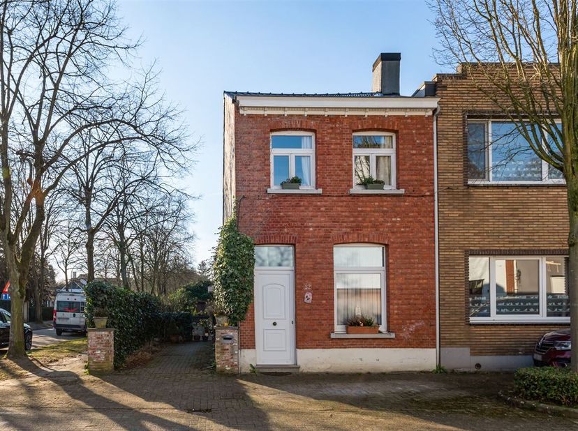 Huis te koop nabij het centrum van Brasschaat&lt;br /&gt;
Locatie: deze woning is gelegen in een rustige straat te Brasschaat, nabij scholen, openbaar vervo