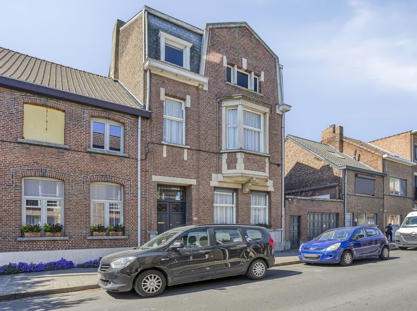 Découvrez ce charmant manoir authentique à Terhagen. Cette maison très spacieuse reflète la période de l&#039;entre-deux-guerres. La propriété peut être ré