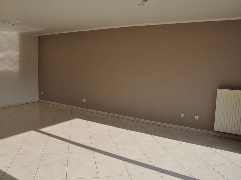 GEZELLIG EN LICHTRIJK APPPARTEMENT VAN +- 90M² MET 2 SLPK&#039;S IN BILZEN CENTRUM&lt;br /&gt;
Op zoek naar een lichtrijk appartement te huur in het centrum van