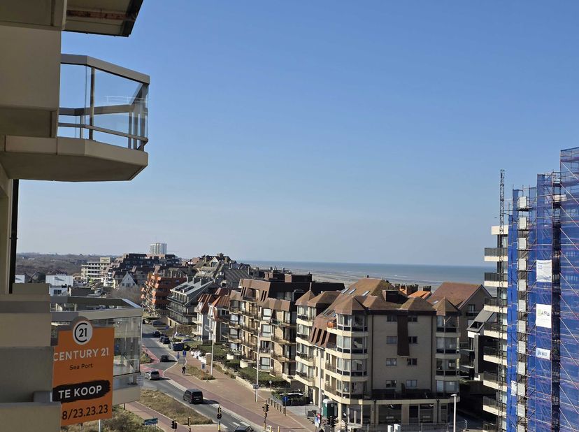 Magnifique appartement spacieux et lumineux situé au centre de Nieuport-bain, à quelques pas de la plage, des magasins et des transports en commun.&lt;br