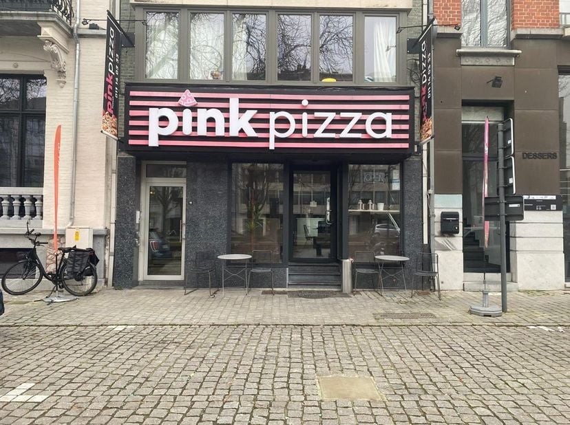 Mooi handelspand van zo&#039;n 100 m², gelegen op het Leopoldplein en op wandelafstand van de grote markt en de winkelstraten.&lt;br /&gt;
Een zeer gunstige ligg