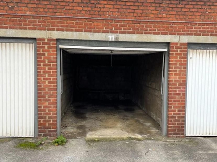 Garage désigné &#039;&#039;G3&#039;&#039; superficie 19 centiares situé à Montignies-sur-Sambre Chaussée de Châtelineau à côté du n°77&lt;br /&gt;
Dans un complexe de garages m