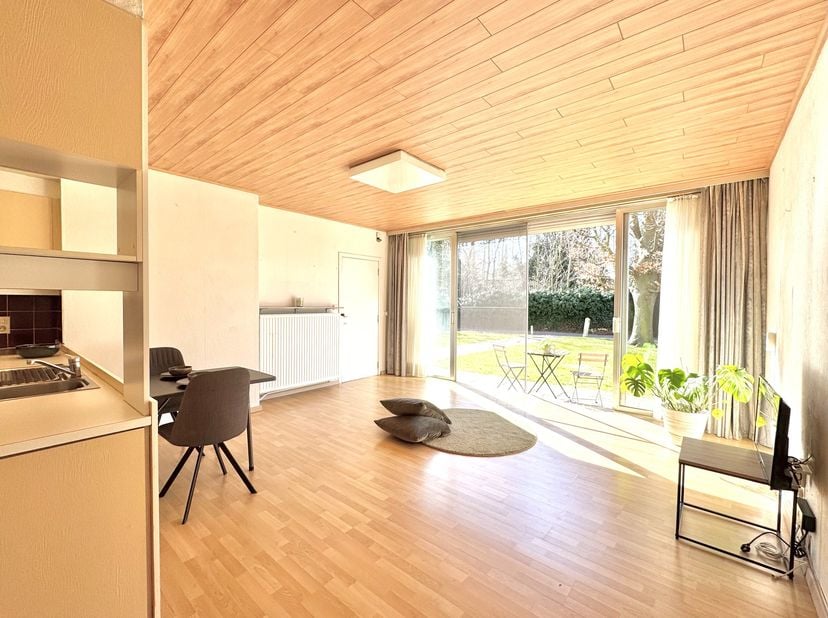 Op deze centrale locatie te Deerlijk nabij alles wat men nodig heeft en alles te voet bereikbaar is, staat in Residentie Narcis dit gezellig gelijkvlo