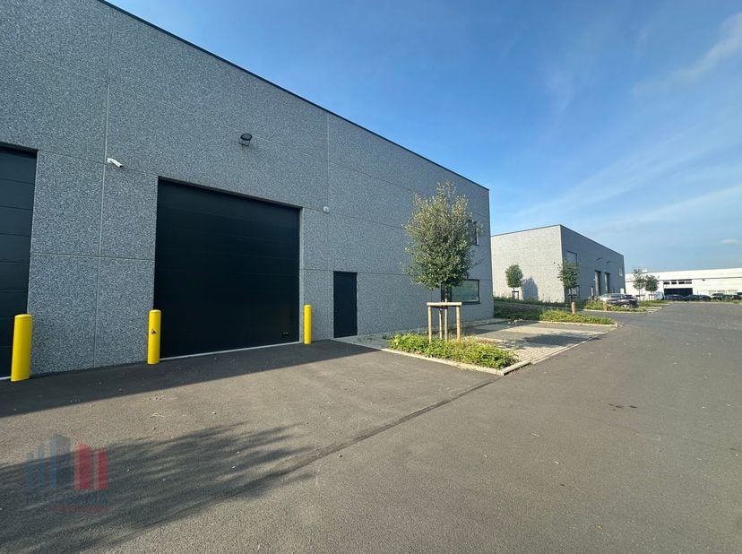 Bien professionnel à louer
                    à 7700 Mouscron