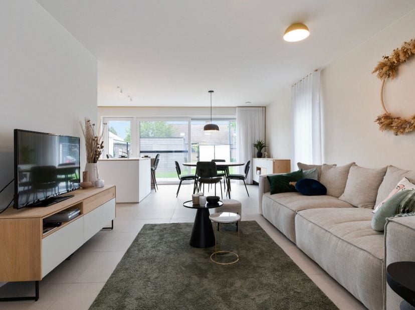 Ontdek deze prachtige nieuwbouwwoning, gelegen in een rustige en groene omgeving met vrij zicht. Met een bewoonbare oppervlakte van 140 m² op een perc