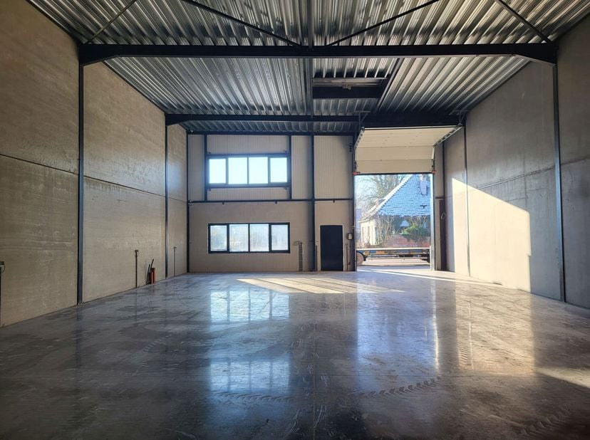 TE HUUR:&lt;br /&gt;
KMO-Unit in project De Berken van 302m² gelegen op een AAA-locatie langsheen de Houthalenseweg. Deze unit bestaat uit een hal van 302m²