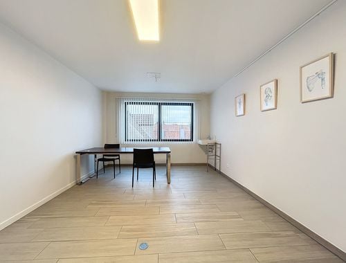                                         Bien commercial à louer à Adegem, € 400
