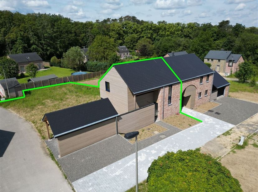 MCA Immobilier presenteert u deze prachtige nieuwbouw woning, gelegen in Bomal, die een rustige en moderne woonomgeving biedt. Ideaal gelegen op een p