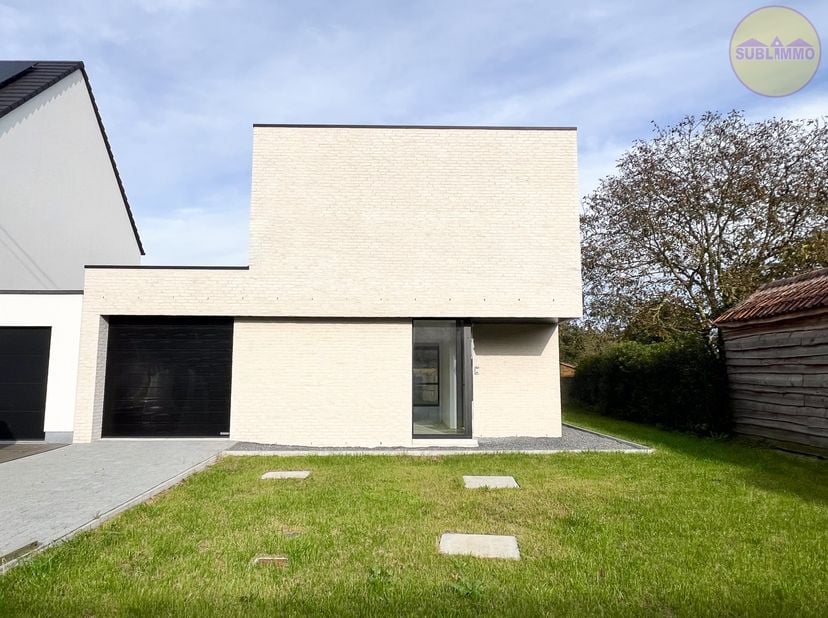 Deze prachtige, energiezuinige nieuwbouwwoning is gelegen in Lichtaart aan de Tielensteenweg 36.&lt;br /&gt;
&lt;br /&gt;
De woning werd volledig afgewerkt met ho