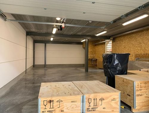                                         Entrepôt sans bureau à louer à Melsele, € 795
