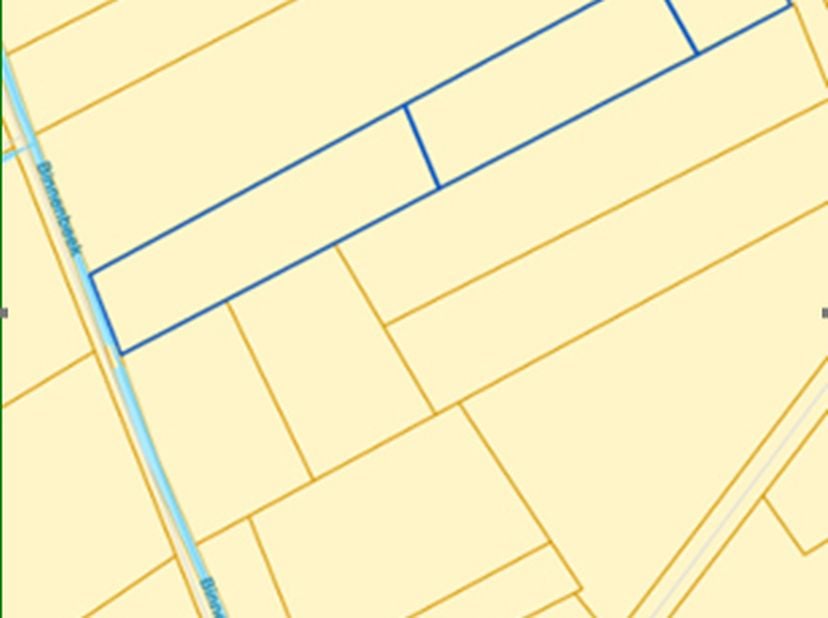 -1 blok van 3 landbouwgronden van 65a85ca (Weiland = 55a85ca, bos 10a00ca) dat paalt aan een losweg naar de Wiekevorstsesteenweg t.p.g. &quot;De Goren&quot;. Ta