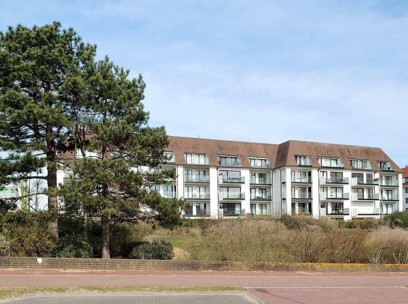Voici lune de ces rares perles sur la Digue de Knokke, avec une allure et un style uniques.&lt;br /&gt;
Ce splendide appartement en duplex, situé dans la ré