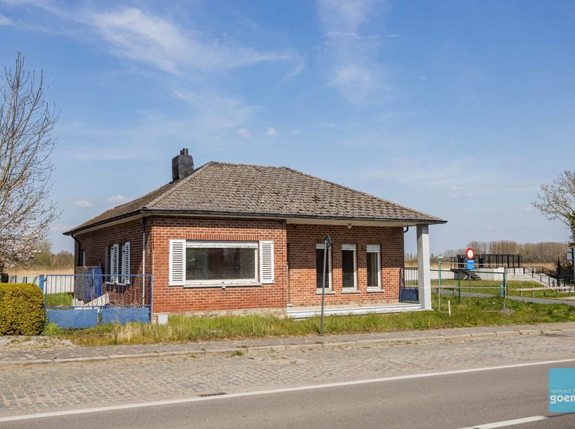 TE KOOP in Wichelen deze unieke woning gelegen aan de Scheldedijk.&lt;br /&gt;
Deze open bebouwing is gelegen op een perceel van 259 m² en biedt prachtige m