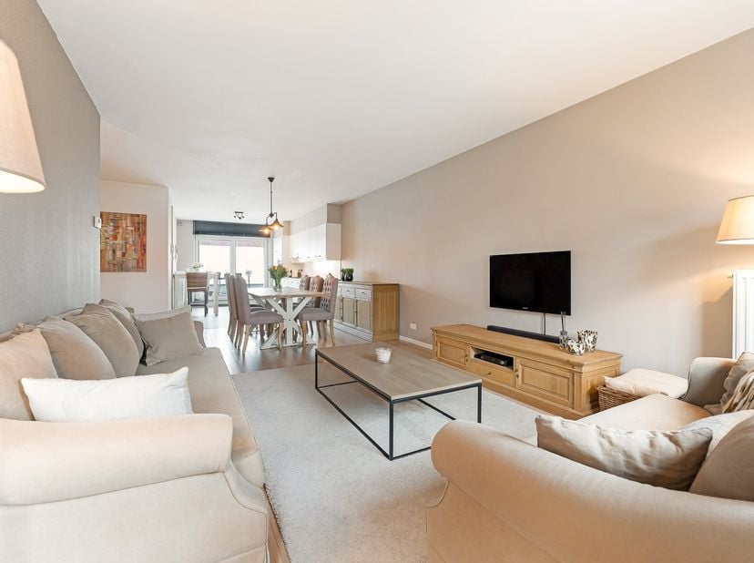 Op een uitstekende locatie te Putte bevindt zich dit duplex appartement met 2 slaapkamers en een ruim terras. U bevindt zich hier vlakbij winkels, eet